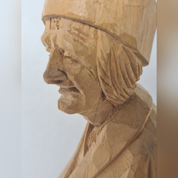 Vintage Caron Hand Carved Peasant Woman Figurine. - Picture 6 of 14